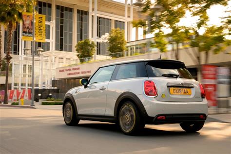 BMW unveils its first electric Mini Cooper | CNN Business