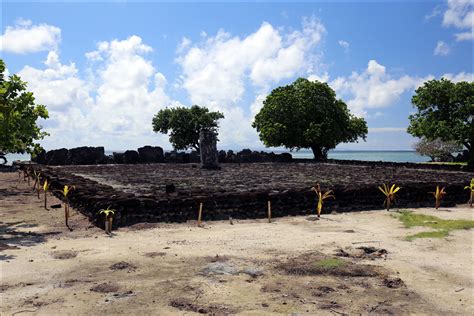 More Structures at the Taputapuatea Marae in Raiatea | Steve's ...