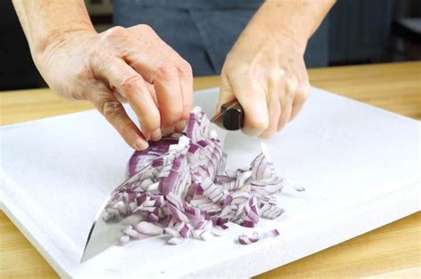 How to Mince an Onion | Cutco Kitchen Cutco, Minced Onion, Mincing, Red ...