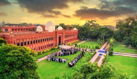 Fast University Lahore: Admission, Fees & More | Graana.com