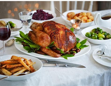 Classic Christmas turkey dinner - my hubby needs Christmas Turkey in ...