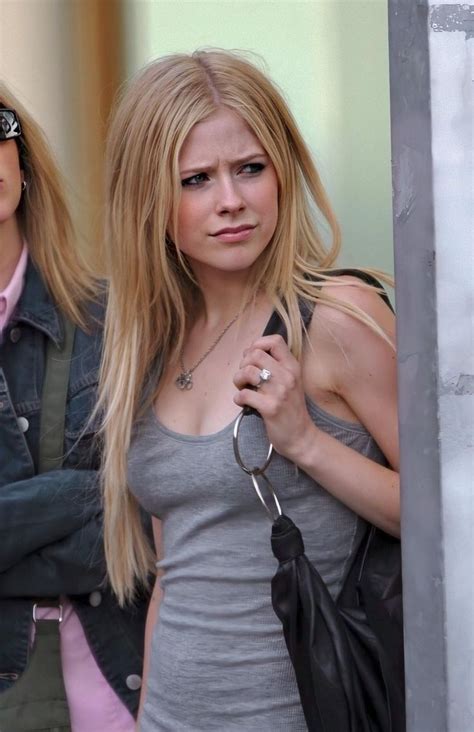 Avril Lavigne Pfp, Avril Lavigne Style, 2000s Avril Lavigne Aesthetic ...