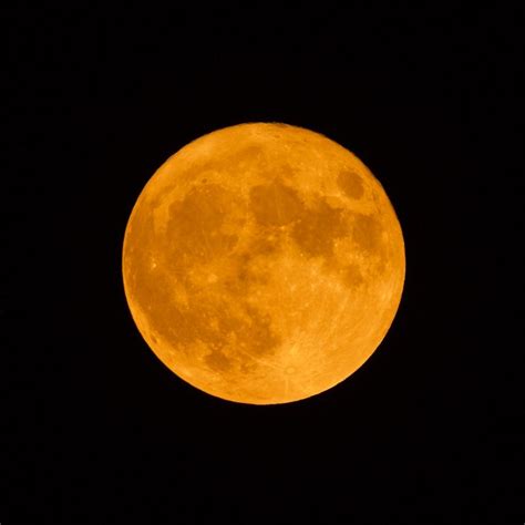 There is a orange moon in the western part of North America | SpaceBattles