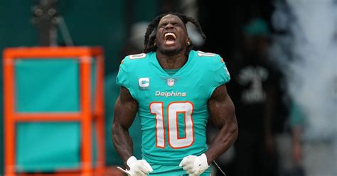 Dolphins’ receiver Tyreek Hill closes the season as the NFL’s leader in ...