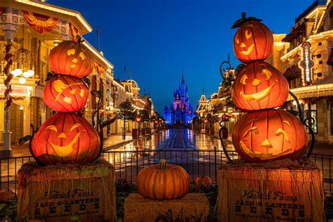 How Theme Parks Are Celebrating Halloween 2021