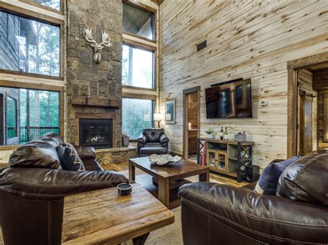 Rustic Mountain Lodge Cabin | Luxury Cabin in Broken Bow, OK