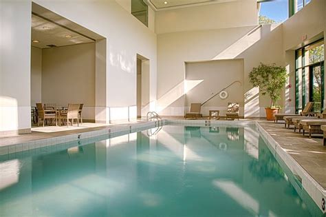 Embassy Suites by Hilton Chicago O'Hare Rosemont Pool: Pictures ...