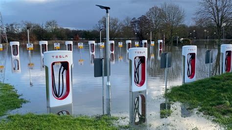 underwater Tesla electric vehicle stations in Wokingham — Are.na