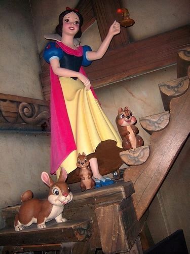 Snow White's Scary Adventures | Disneyland News | DINUS