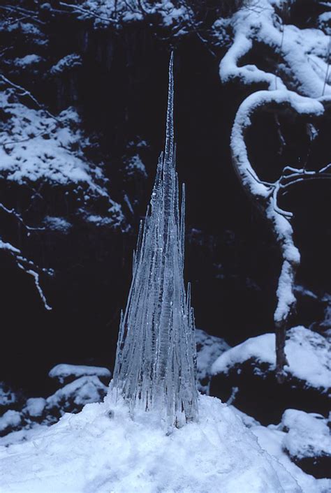 Andy Goldsworthy Ice And Snow Sculptures - FAMOUS SCULPTURE LOVE