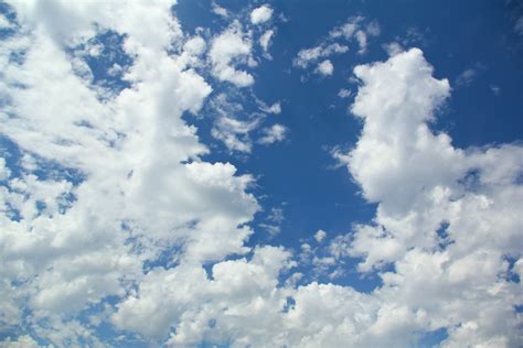 sky texture perfect day blue white fluffy clouds wallpaper background ...