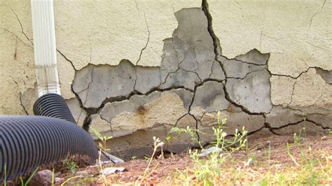 8 Tips for Repairing a Foundation Crack in 2020 | Sky Stucco Systems