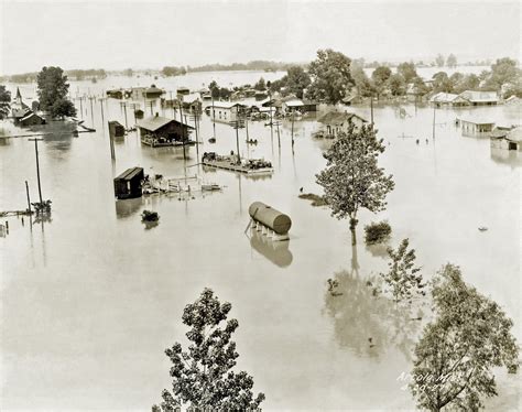 History in Photos: 1927 Flood