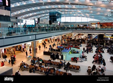 The inside of Heathrow Terminal 5 departures Stock Photo - Alamy