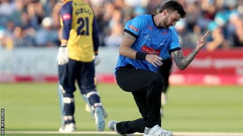 Reece Topley: Surrey sign England left-arm seamer on two-year white ...