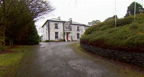 Galway: Fire at hotel due to house asylum seekers - BBC News