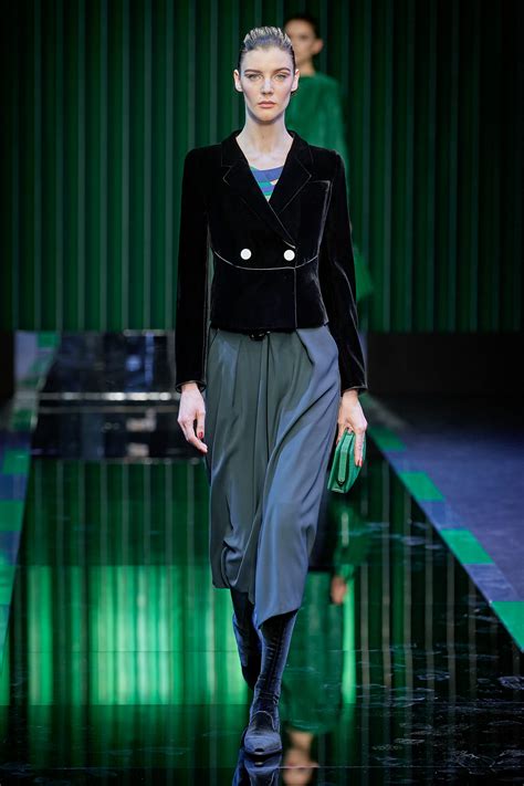 Giorgio Armani Fall 2022 Ready-to-Wear Fashion Show | Vogue