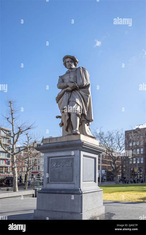 statue of rembrandt in rembrandt plein amsterdam holland Stock Photo ...