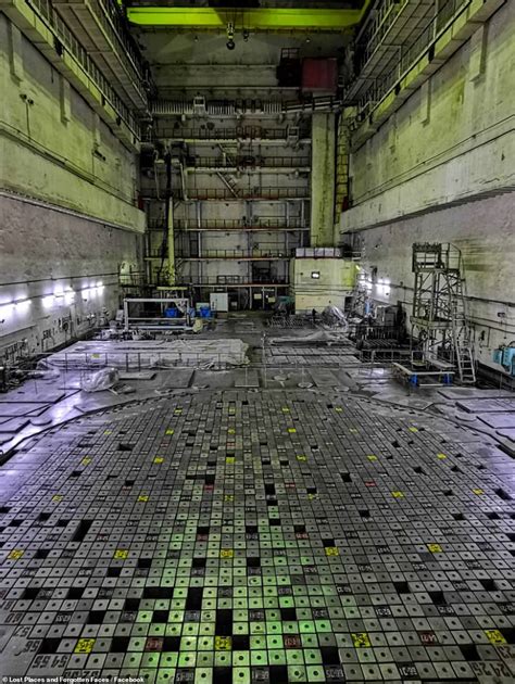 Urban explorer reveals photos from INSIDE Chernobyl Power Plant - Big ...