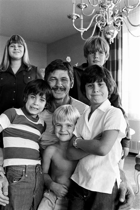 Download Hollywood Celebrity Charles Bronson With His Children In ...