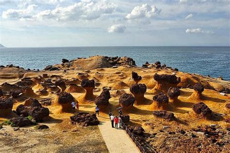 Northeast Coast Tour: Yehliu Geopark, Shifen, Jiufen (Mar 2024)