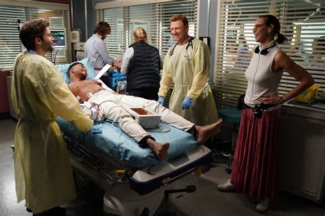 Grey's Anatomy Season Finale Photos: "Put On A Happy Face" | KSiteTV