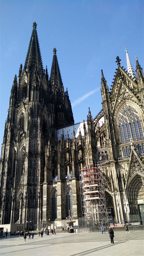 The grand Cologne Cathedral | Visions of Travel