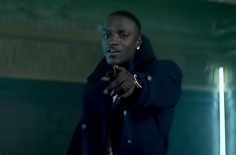 Akon & Eminem’s ‘Smack That’ Video Hits 1 Billion Views on YouTube ...