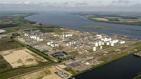 Shell to invest billions in making Chemicals Park Moerdijk more ...