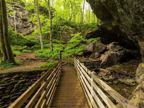 Image via CNTraveler.com - Getty | Maquoketa caves state park, Most ...