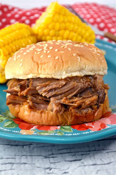 Slow Cooker Pulled Pork Sandwiches - BBQ Pulled Pork