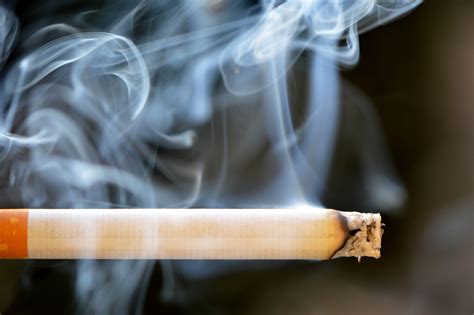 Cigarro de palha ou cigarro eletrônico: versões diferentes para um mal ...