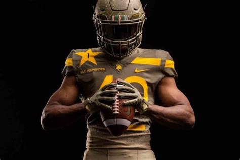 The Black Knights' 2022 Army-Navy Game Uniform Honors 1st Armored in ...