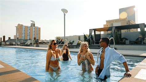 Louisville Hotel Roof Pool | Omni Louisville Hotel