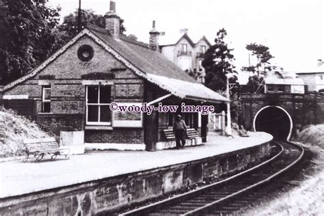 rp114 - Isle of Wight - Mill Hill Railway Station , Cowes - photo 6x4 ...