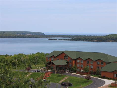 Holiday Inn Express Munising-Lakeview Hotel in Munising, Michigan ...