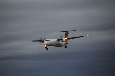 Bendigo Airport Qantas flights to Sydney take off for first time ...