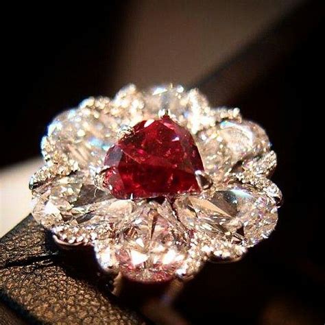 #tbt Fancy Red heart-shaped diamond ring by Moussaieff, the red diamond ...