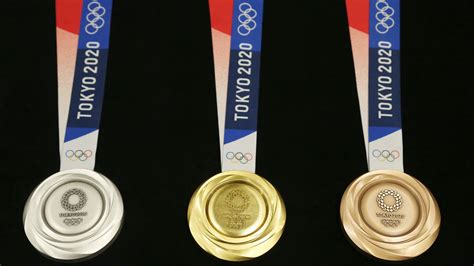 What do Olympics gold, silver and bronze medals look like in 2021?