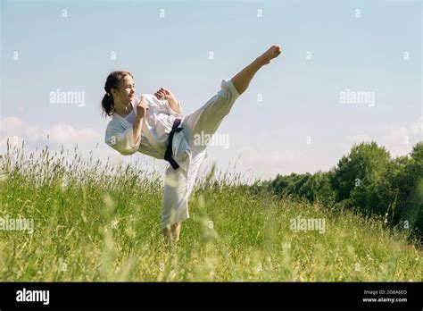 Mawashi geri practice hi-res stock photography and images - Alamy