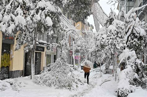 L’Espagne complètement enterrée sous une chute de neige jamais ...