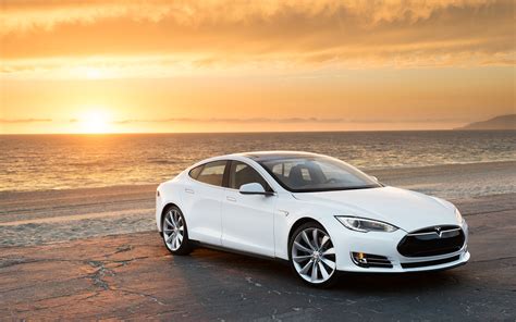 Model S in White, At the Beach – Tesla Motors | Live HD Wallpapers