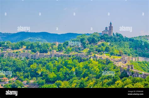 Aerial view of Veliko Tarnovo dominated by Tsarevets fortress Stock ...