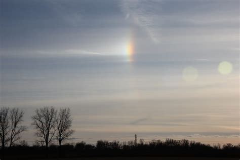 'Sun dogs,' upside-down rainbows spotted in southwestern Ontario ...