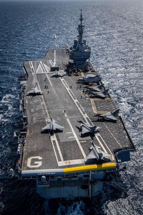 The aircraft carrier USS Gerald R Ford in drydock : HumanForScale