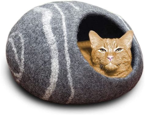 Covered Cat Beds Large Cats-Buying Guide - BirmanCatsGuide.com