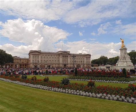 See Buckingham Palace UK | Hotels near Buckingham Palace in...