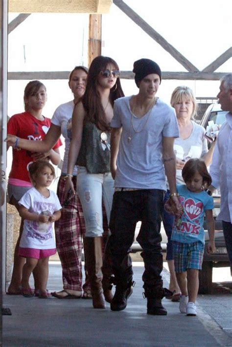 Justin Bieber and Selena Gomez’s family get together in LA , 2012 ...