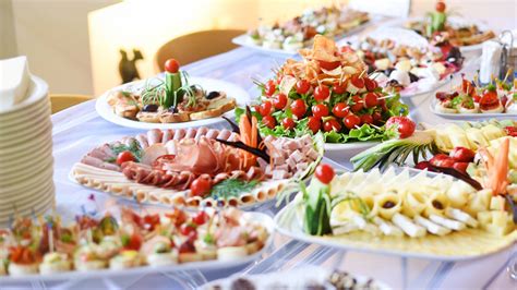 Buffet etiquette dos and dont's revealed... and pushing in the queue ...