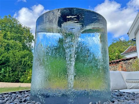 This Endless Vortex Water Fountain Might Be The Coolest Water Feature ...